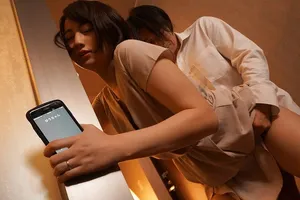 Cô vợ đi họp lớp rồi làm tình với nyc mặc cho chồng yêu ở nhà chờ